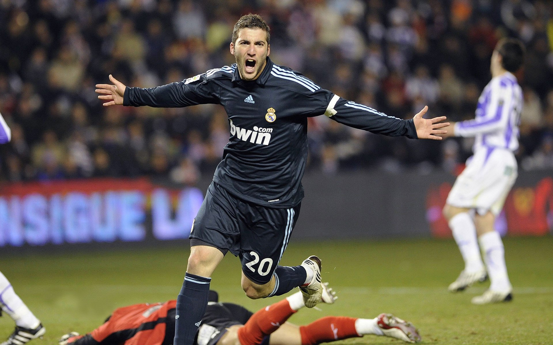 龙8官网注册-亚冠决赛激情夜！凯恩里突外投，热刺横扫洛杉矶湖人  第2张